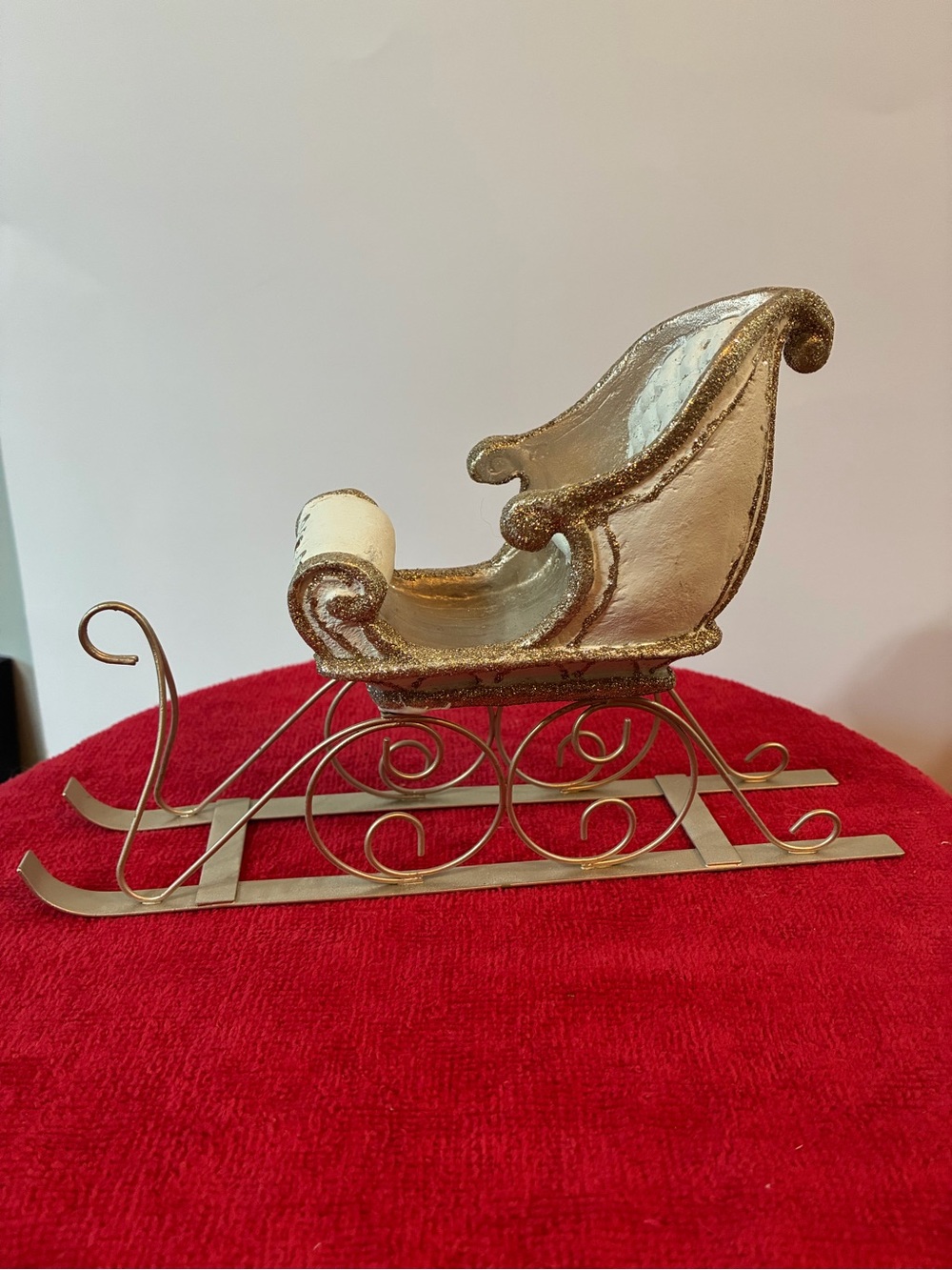 Source Unknown Gold and White Decorative Holiday Sleigh